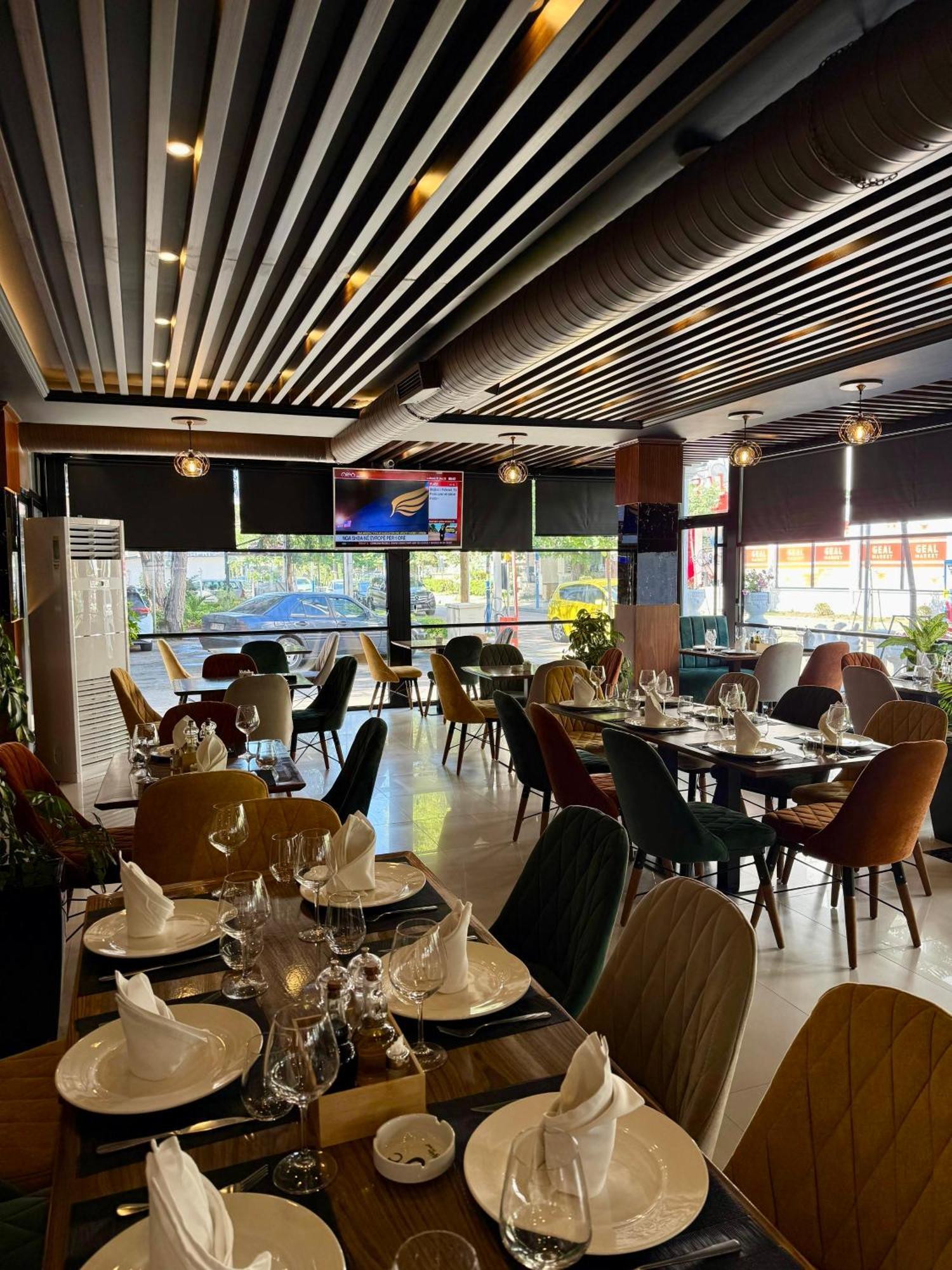 Ujvara Hotel Golem (Tirana)